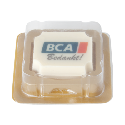 Bild des Werbegeschenks:Logobonbon van witte chocolade met hazelnoot praline, rechthoekig of rond, opdruk tot