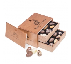 Egg Chocolaterie - Chocolade paaseitjes Chocolade Paaseitjes in houten kistje bedrucken